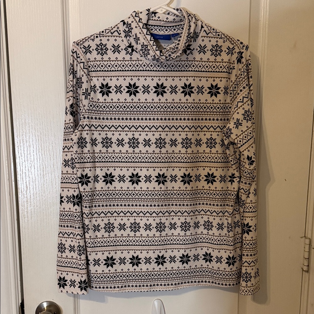 Womens Large Black and White Patterned Sweater